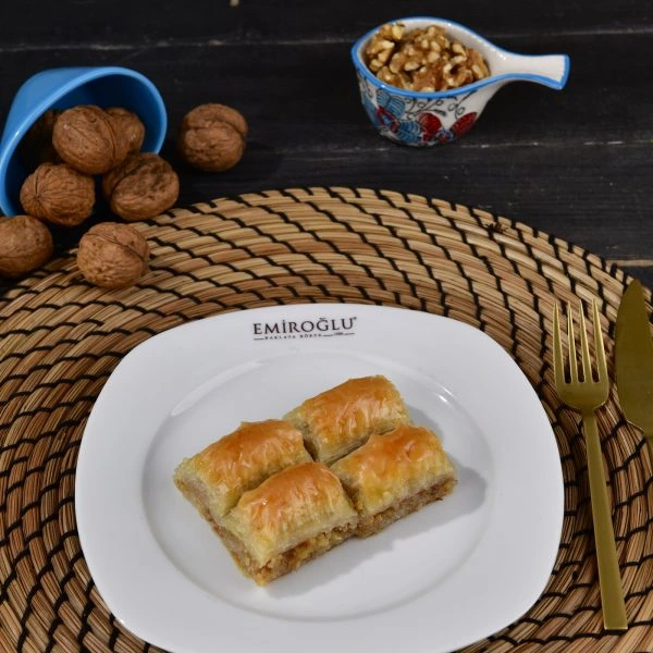Cevizli Baklava 4