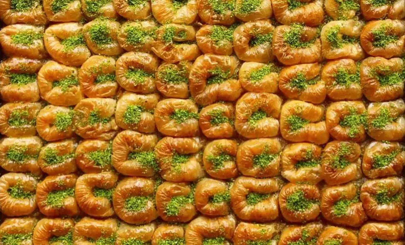 Yöresel Lezzetlerden Kuş Gözü Açma Baklava